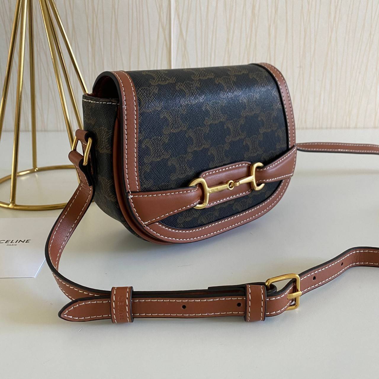 พรีเมี่ยมกิ๊ฟแท้ 100% 】พร้อมส่งที่ไทย!! ที่นี่ที่เดียว CELINE MINI CLASSBODY BAG กระเป๋าขนาดมินิ น่ารักมาก พกพาสะดวก หนังแท้ทั้งใบ ปั้มโลโก้ทุกจุด มาพร้อมอุปกรณ์ครบเซ็ต