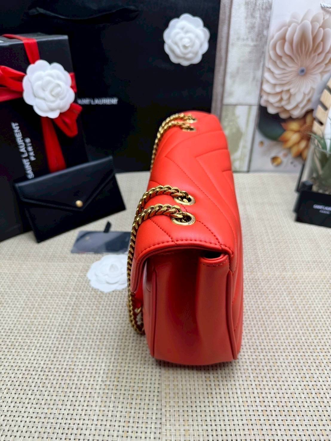 ORI หนังแท้ | 28cm YSL LOULOU medium in MATELASSÉ กระเป๋าสะพายสายโซ่าีทองหรูหรา งานหนังแท้เนื้อนุ่มตะเข็บเย็บลายเชฟรอนสวยหรูโดดเด่นเป็นเอกลักษณ์ 🤍 เกรดออริจินอล หนังแท้