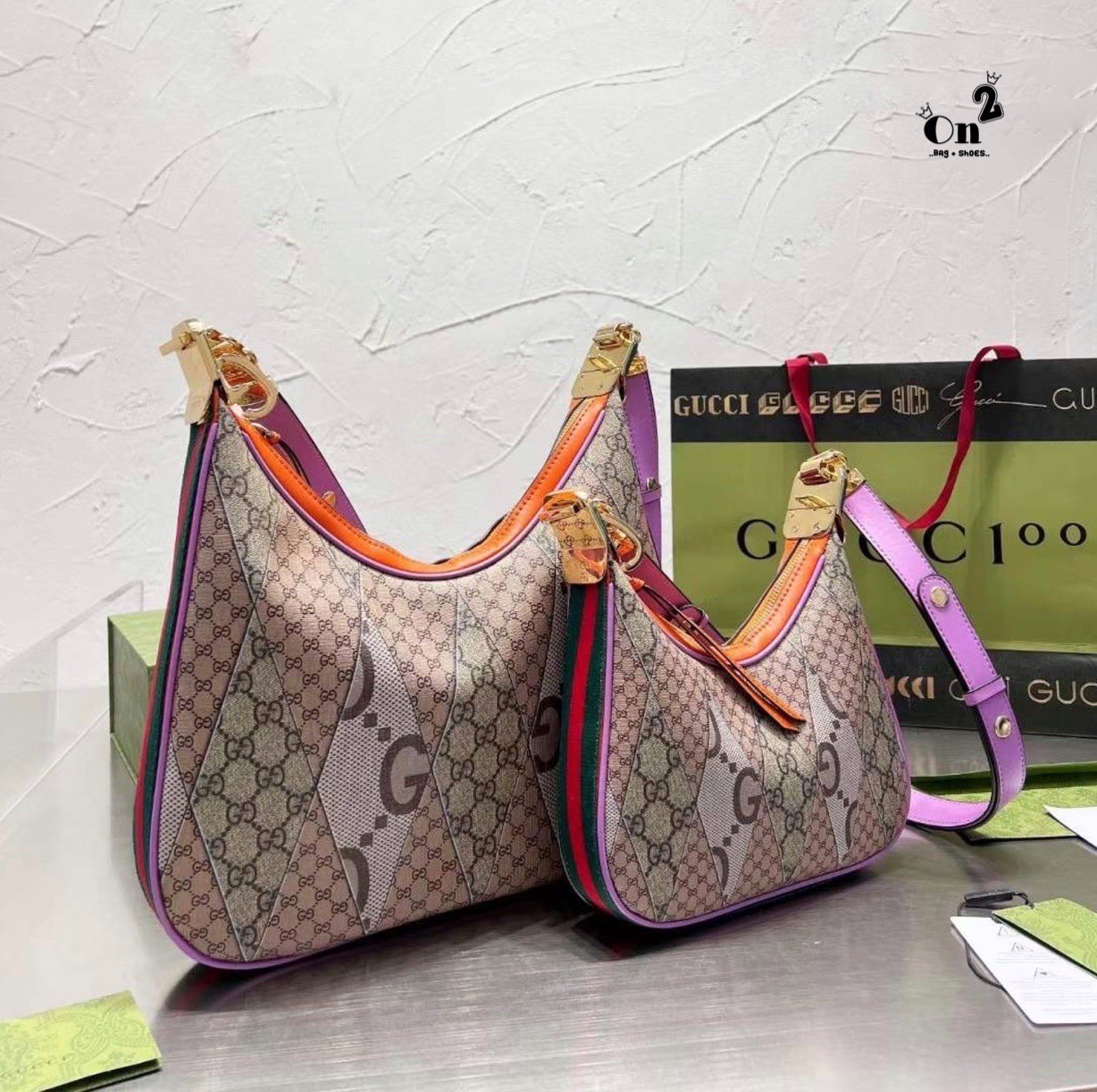 Gucci Attache shoulder bag มาใหม่ชนช้อป สวยหรู หรูหราเหนือกาลเวลาในคอลเล็กชั่น Gucci Love Parade ใบนี้ดารา เซเลป เลือกถือคือเริ่ดมาก จะลุคคูลๆเท่ๆหรือสวยหรูดูแพงก็ได้หมด แมทง่ายใช้ได้ Everyday Look ราคาสุดคุ้มเลยค่า