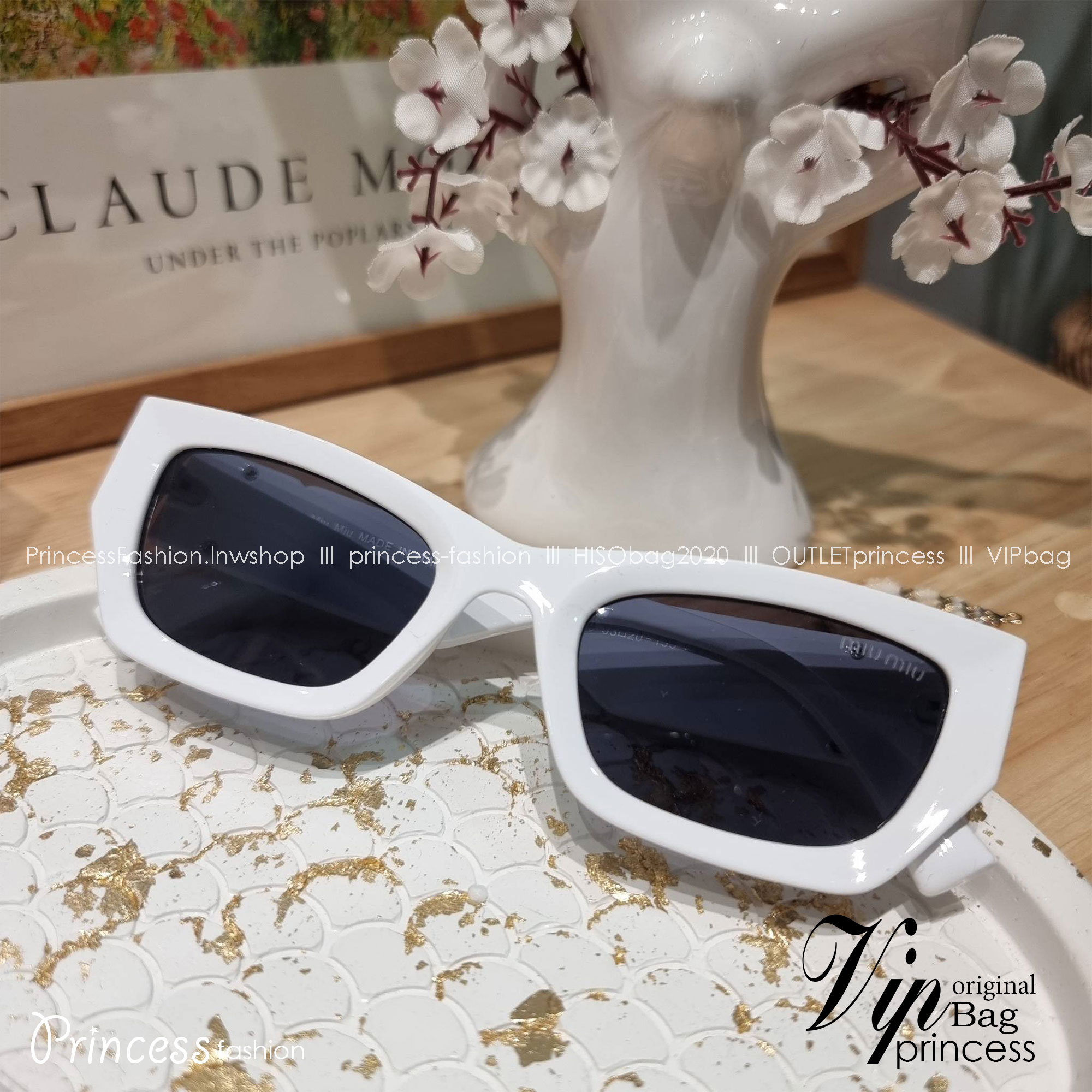 MIU MIU Sunglasses UV protection มาพร้อมอุปกรณ์ครบเซ็ท สวยปัง สวยตะโกน มีพกติดตัวไว้ไม่ตกเทรนด์ ใส่เสริมโหงวเฮ้ง ดูผู้ดี ใช้ได้ทุกโอกาส ทุกสถานการณ์ ใส่ที่บ้านถนอมสายตา ใส่ออกข้างนอกกันแดด กันลม กันฝุ่นก็มั่น ก็เลิศทั้งหมด