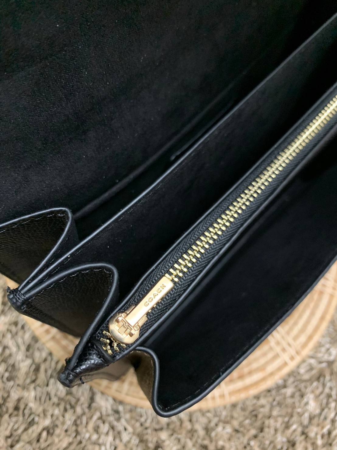 พร้อมส่งถึง8สี ห้ามพลาดค่ะ! COACH KLARE CROSSBODY BAG ((91019//91174//90400//1424//90635)) พร้อมส่งที่ไทย กระเป๋าสะพายครอสบอดี้ร์หรือสามารถทบเป็นสายคู่คล้องไหล่ได้ด้วยค่ะ หนังแท้ แต่ละสีทำลายหนังได้สวยงามแตกต่างกันออกไปนะคะ ✔️ห้อยด้วยป้ายแบรนด์แบบโ