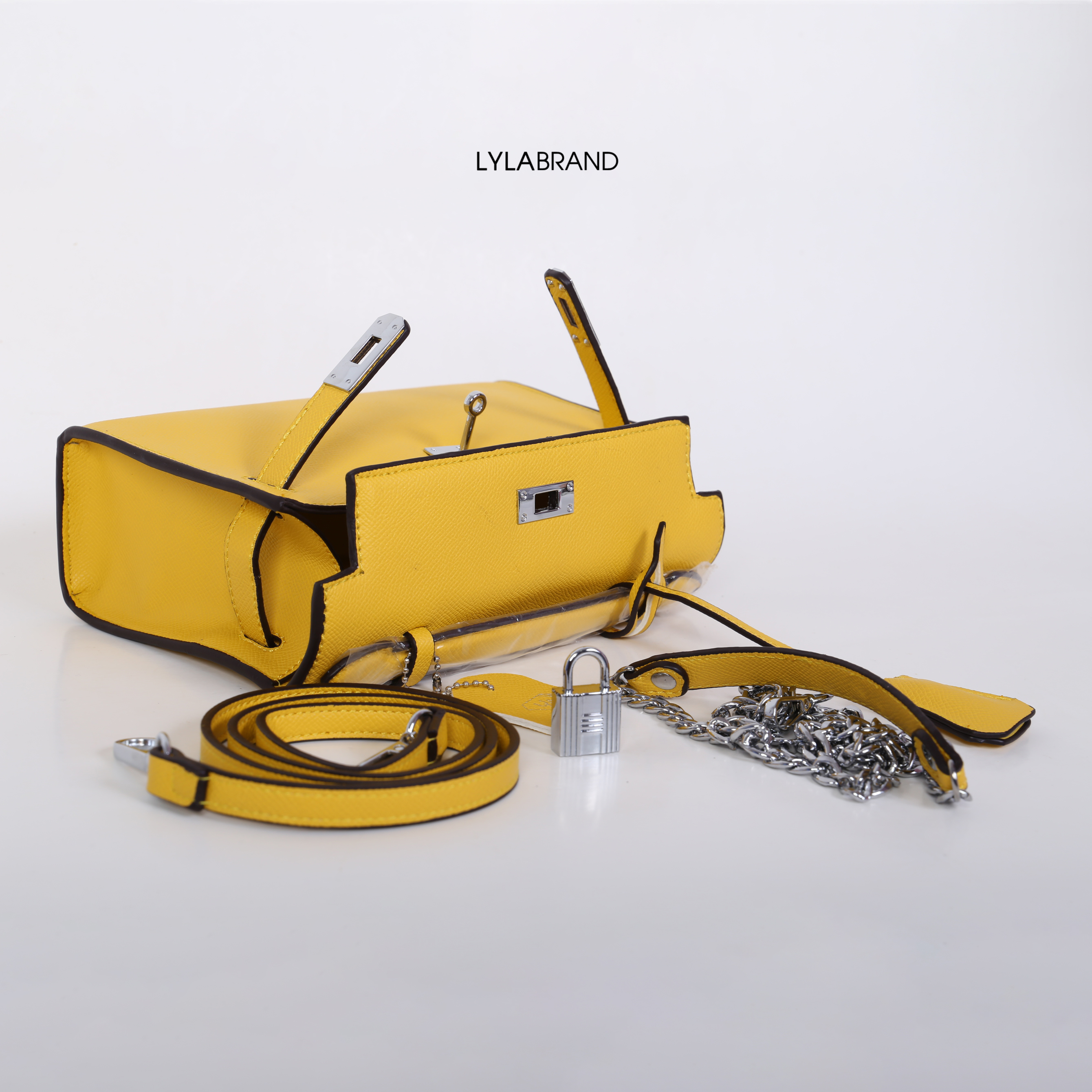 LYLABRAND🔔 KELLY MINI SIZE 22 CM / EPSOM PU TOP PREMIUM มาพร้อมสายหนังและสายโซ่คุณภาพดีสุดๆ ใบเล็กน่ารักพอดิบพอดีถือเป็นครัชออกงานได้ให้ลุคหรูสุด หรือจะใส่กับชุดทำงาน กางเกงยีนส์ ได้หมด ครบเลยค่ะ ให้ลุค ผู้ดีมากๆ ใส่ iphone plus ได้ทุกรุ่น มีสีให้