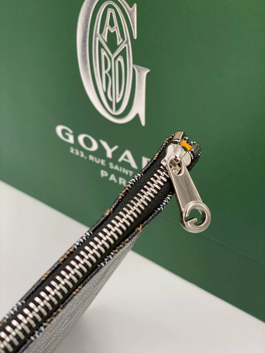 ORI หนังแท้ | GOYARD Senat MM Pouch / GOYARD Clutch Bag กระเป๋าทรงพอชคลัช ใช้เป็นกระเป๋าจัดระเบียบสำนักงานได้ เหมาะสำหรับใส่เอกสารขนาด A4, จัดระเบียบสิ่งของในกระเป๋า หรือใช้เป็นกระเป๋าคลัตช์สำหรับใช้ในชีวิตประจำวัน