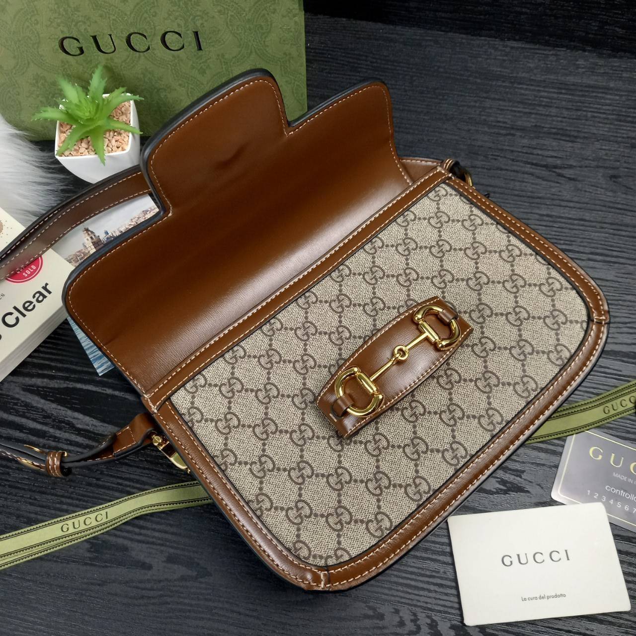 GUCCI HORSEBIT 1995 BAG / GG Supreme Shoulder 10" รุ่นฮิต คลาสสิค หรูหรา ใช้แล้วดูดีมีเสน่ห์ขึ้นทันที สายยาวคล้องบ่าได้ ปรับยาวคลอสบอดี้ได้ หนังแคนวาส สล้บหนังแท้