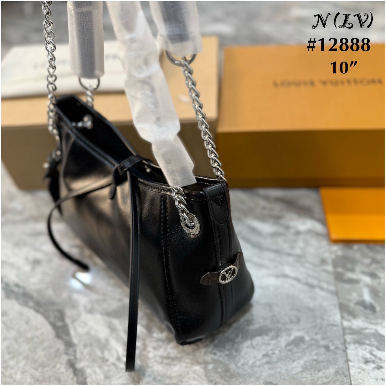 LV CarryAll BB Bag กระเป๋าสะพายสุดไอคอนิกผสานสไตล์ล้ำสมัยเปี่ยมฟังก์ชัน ไซส์ใหม่ล่าสุด กะทัดรัดใช้งานได้คล่องตัวมากขึ้น ดีไซน์สีดำคลาสสิค