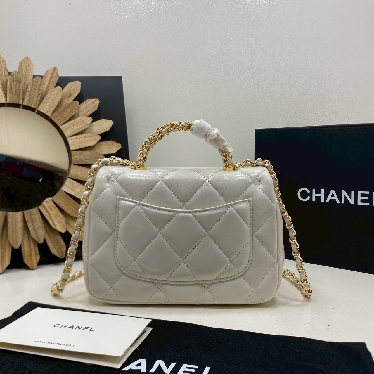 ORI หนังแท้ | Chanel Small Flap Bag with Top Handle 20cm กระเป๋าสะพายดีไซน์คลาสสิก หูจับแต่งโซ่สีทองหรูหรา เรียบหรูดูแพง