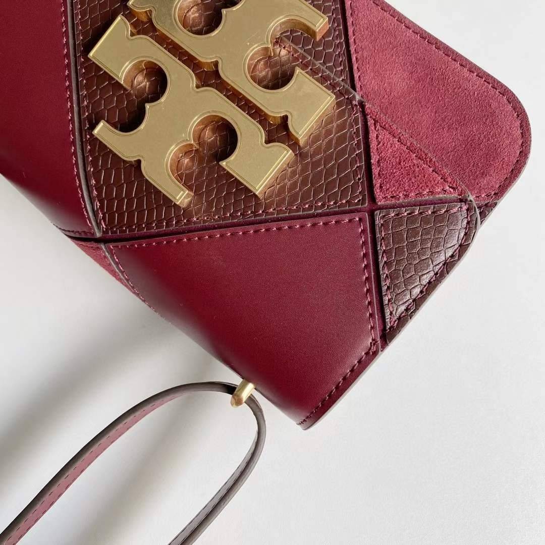 Tory Burch Small Eleanor Patchwork Convertible Shoulder Bag กระเป๋าทรงกล่อง ใบเล็กตัดเย็บจากหนังลูกวัว หนังกลับ และหนังงูนูน พร้อมขอบทาสีด้วยมือ อัญมณีแห่งหัตถศิลป์ ออกแบบมาให้พกพาสะดวก อะไหล่ทองเหลือง
