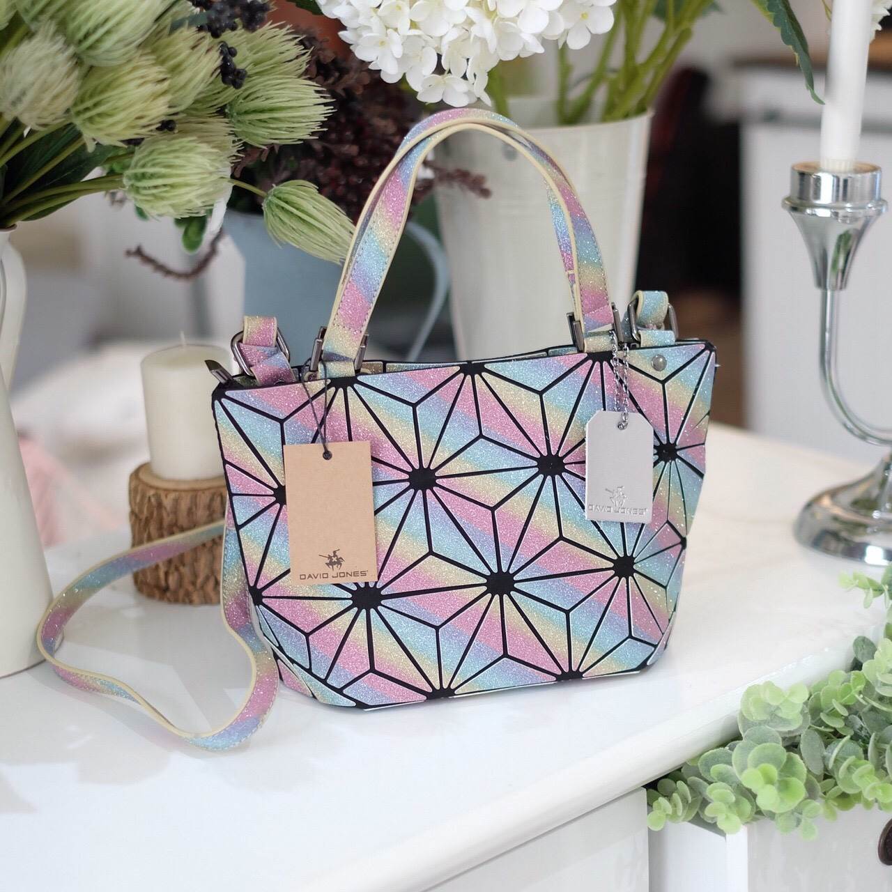 🎈New Collection ka ' Glitter fantastic ' ✨✨ สีใหม่ สดใสมาก ค่า 🍭🍭 Candy Crush 🍭🍭แถมยังลาย Limited edition หายาก 👍ปรับทรงได้ 2 แบบ น่ารักมาก จากแบรนด์ David Jones กระเป๋าสะพายข้างดีไซน
