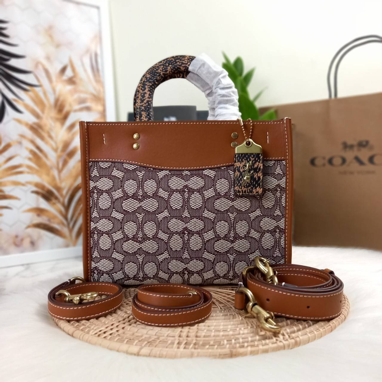 ดีเทลเนียบมาก คลาสสิค หรูหราได้ใจ😘🌺//>>COACH ROGUE 25 IN SIGNATURE TEXTILE JACQUARD WITH SNAKESKIN DETAIL(COACH C5467)🍁กระเป๋ารุ่นคลาสสิค หรูหรา มีรสนิยม จะถือ หรือสะพายได้ตามดีไซน์การใช้งานเลยจ้า// วัสดุ jacquard ลาย signatu