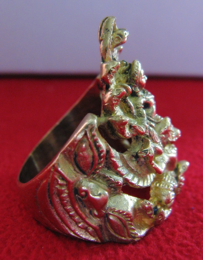 สินค้าหมดค่ะ แหวนพระนารายณ์ทรงครุฑแบบเล็ก เนื้อทองเหลือง เหนือเศียรพระนารายณ์มีพญานาค 7 เศียร มีอำนาจ คุ้มครองป้องกันค่ะ