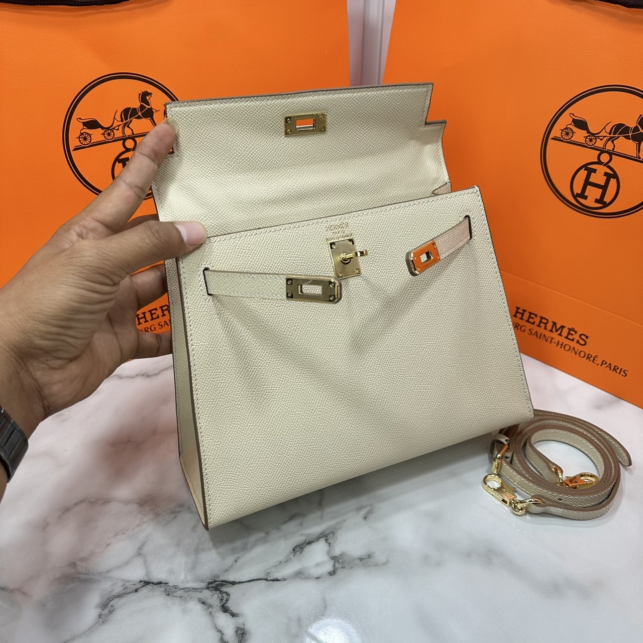 ORI หนังแท้ | Hermes Kelly 25cm / 28cm กระเป๋าสะพายที่สุดแห่งหรูหราลัคชู นิยามของความสง่างามเหนือกาลเวลา แบรนด์เนมในฝัน งดงามดั่งเจ้าหญิง