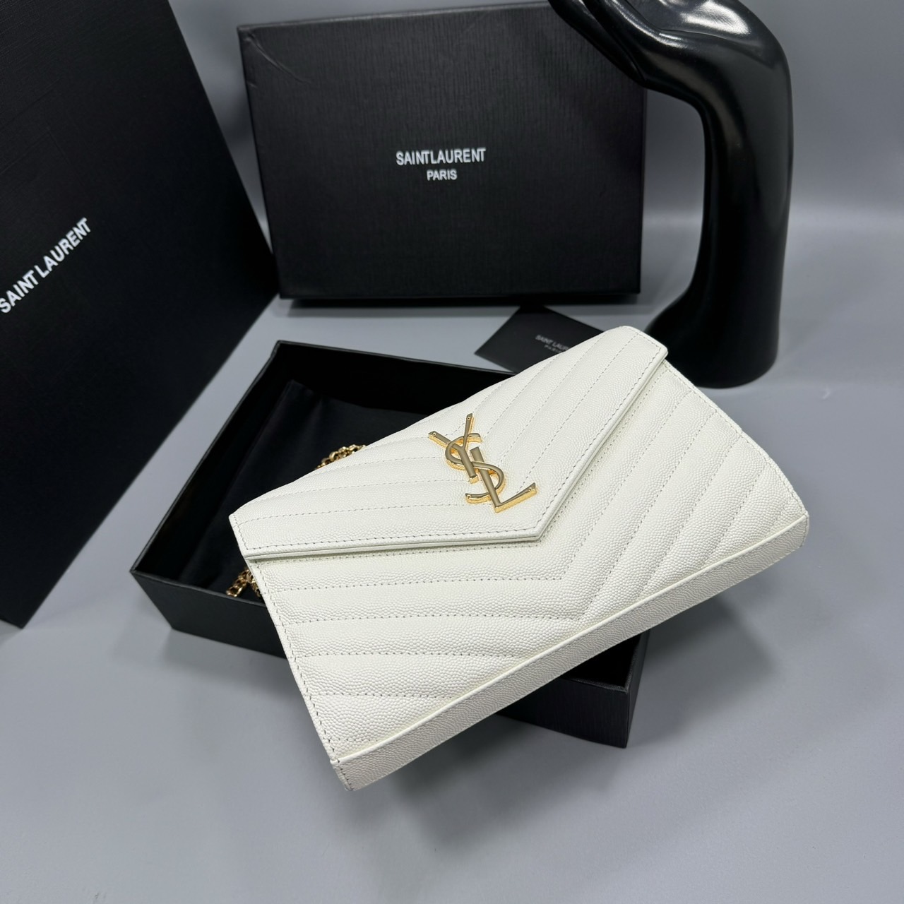 YSL Woc 9 Wallet on chain / YSL Clutch Bag 9" กระเป๋าสะพายรุ่นยอดนิยม เกรดหนังคาเวียร์สวยเต็มใบ เกรดออริ 1:1 ใช้งานต่างประเทศได้