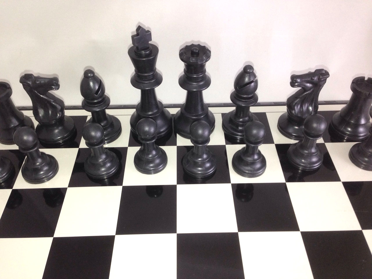 หมากรุกสากลแม่เหล็กพลาสติกอย่างดี