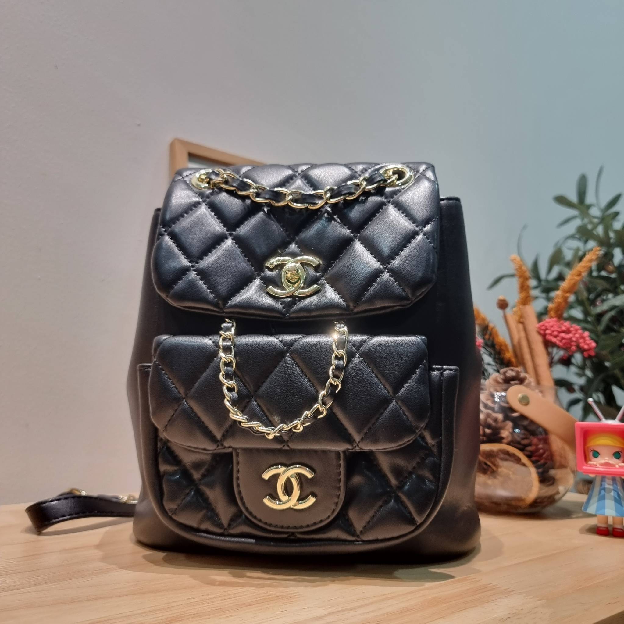 CHANEL duma backpack Black กระเป๋าเป้ ไซส์น่ารัก รูปทรงทันสมัย วัสดุหนังแกะสัมผัสนิ่ม ดีเทลความสวยมากมาย