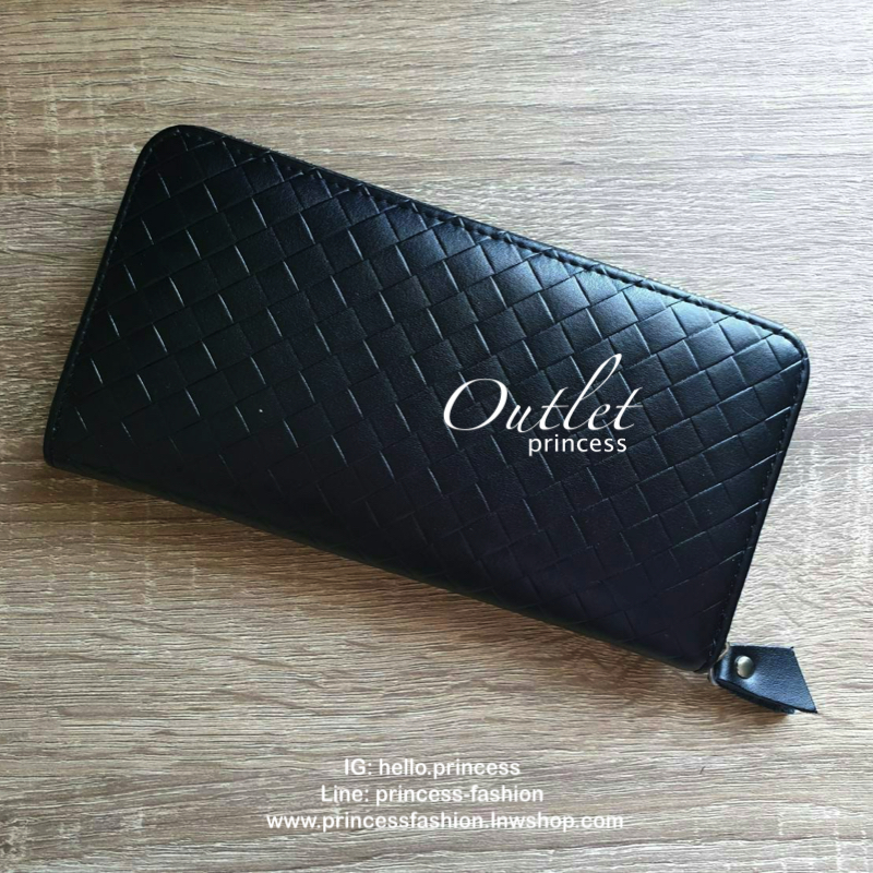 CALVIN KLEIN LONG WALLET กระเป๋าสตางค์ใบยาวหนังสานคุณภาพดี ตัวกระเป๋าเปิดปิดด้วยซิป ภายในมีช่องใส่ธนบัตร ช่องซิปกลางและช่องใส่บัตรหลายช่อง จะใช้เองหรือมอบเป็นของขวัญได้ก็ดูดีแนะนำเลยค่า