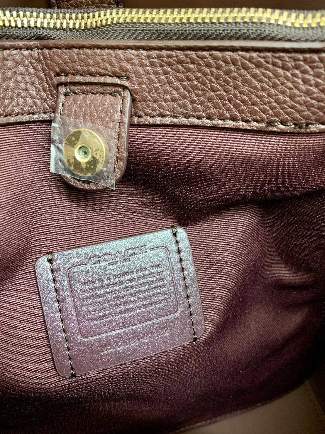 ถังใหญ่พร้อมส่งแล้วค่าา ห้ามพลาด❗️ COACH TOWN BUCKET BAG((91122)) 📣พร้อมส่ง ไซด์ที่สาวๆรอคอยค่ะ! ✔️กระเป๋าทรงถังใบใหญ่ สุดฮิตอีกรุ่นที่สาวๆต้องมีติดตัว ✔️หนังแท้ หนังจริงสวยมาก นิ่มมือดีด้วยนะคะ