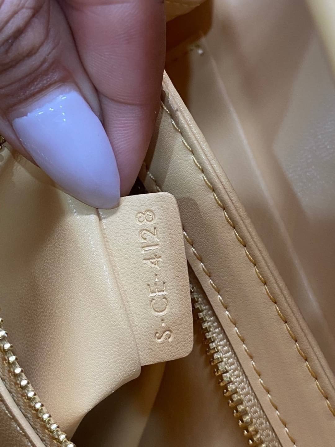 MEDIUM 22cm : CELINE CLASSIQUE TRIOMPHE BAG IN SHINY CALFSKIN / Celine Triomphe Bag / Celine Bag พร้อมส่ง 10 สี เกรดออริ 1:1 กระเป๋าแบรนด์หรูที่ควรมีแห่งปี