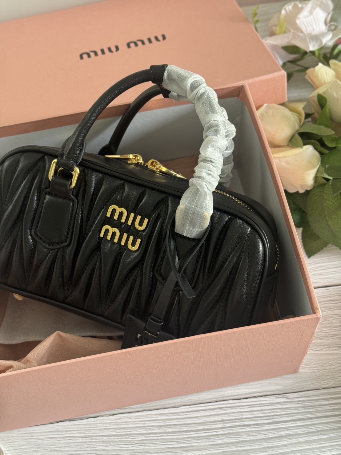 MIU MIU Arcadie Matelassé nappa leather bag 24cm กระเป๋าถือสะพาย luxurious เกรดออริ ท็อป 1:1 เกรดงานปราณีตละเอียด หนังสวย เกรดดีสุด ใช้งานต่างประเทศได้