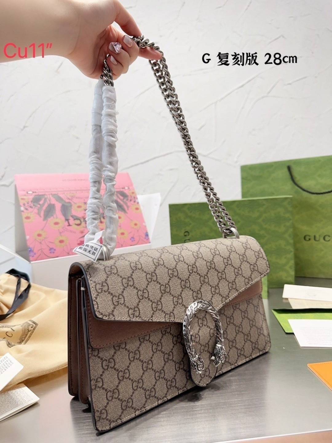 GUCCI Dionysus small shoulder bag กระเป๋าสะพายรุ่นคลาสสิคสุดวินเทจ ฮอตสุดไม่มีใครเกิน ที่สาวๆต้องไม่พลาด!! ดึงดูดและสะกดสายตาด้วยอะไหล่ดีเทลหรู