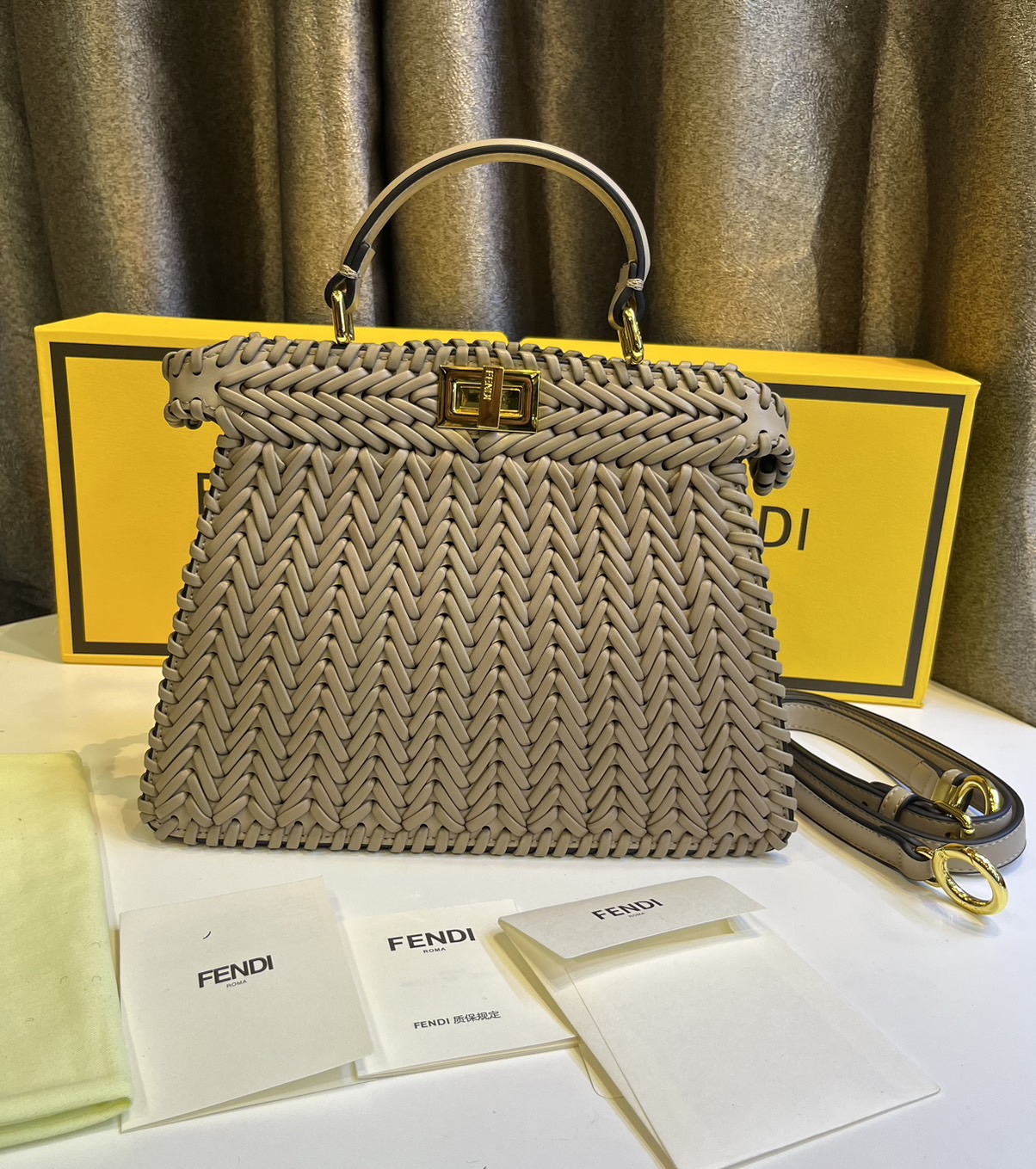 พร้อมส่ง 3 สี FENDI Peekaboo ISeeU Medium interlace leather bag กระเป๋าสะพายดีไซส์สาน ใช้ได้ 2 ด้าน 🧡 เกรดออริจินอล 1:1 สลับแท้