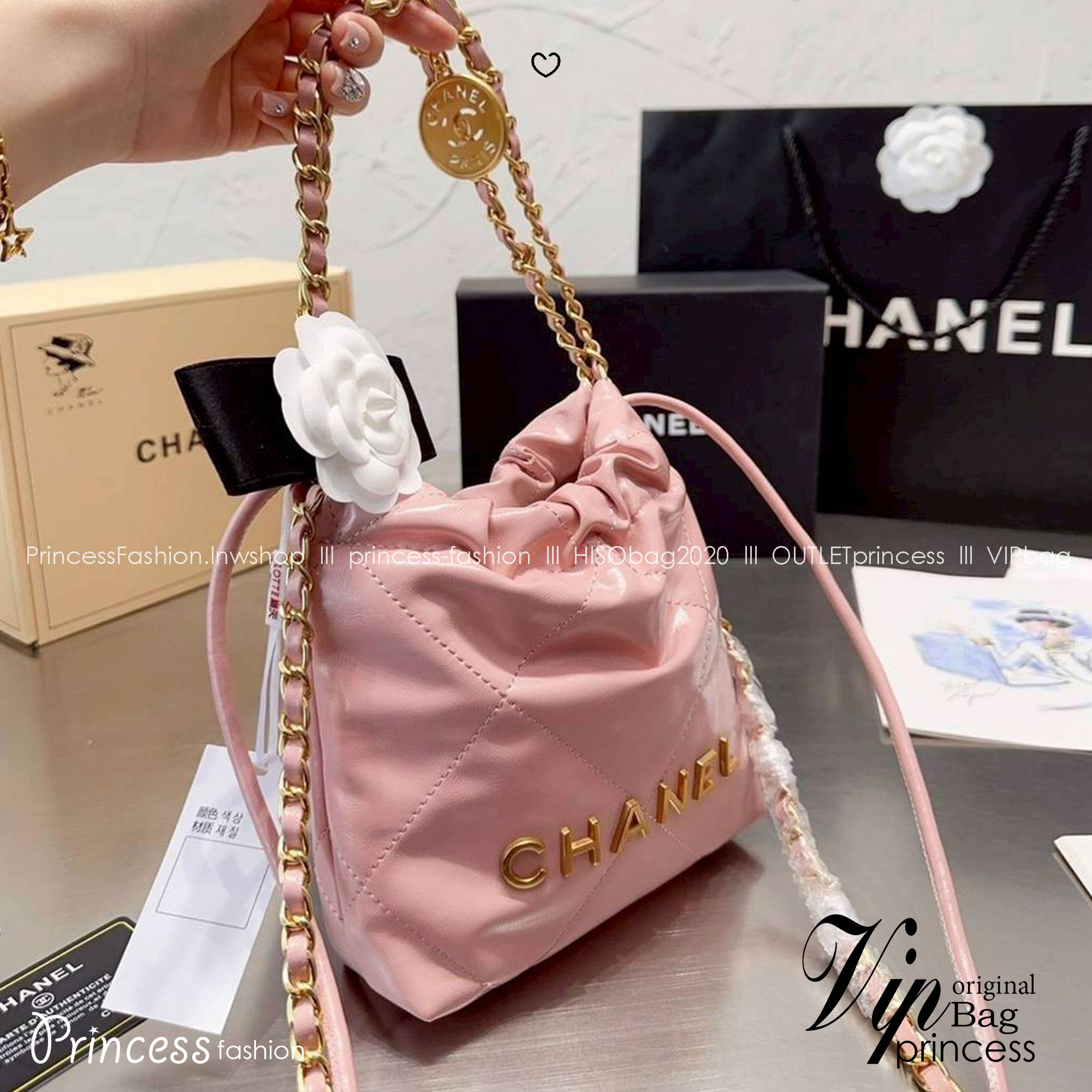 CHANEL 22 Mini bag สีใหม่สวยหวานสดใสเข้าแล้วค่า สวยเกินต้านที่สุดกับไอเท็มนี้ ที่สาวๆหรือใครๆก็ต้องมีแล้ว!! มาในไซส์มินิ น่ารักจริงจัง!! แค่เห็นก็หลงรัก