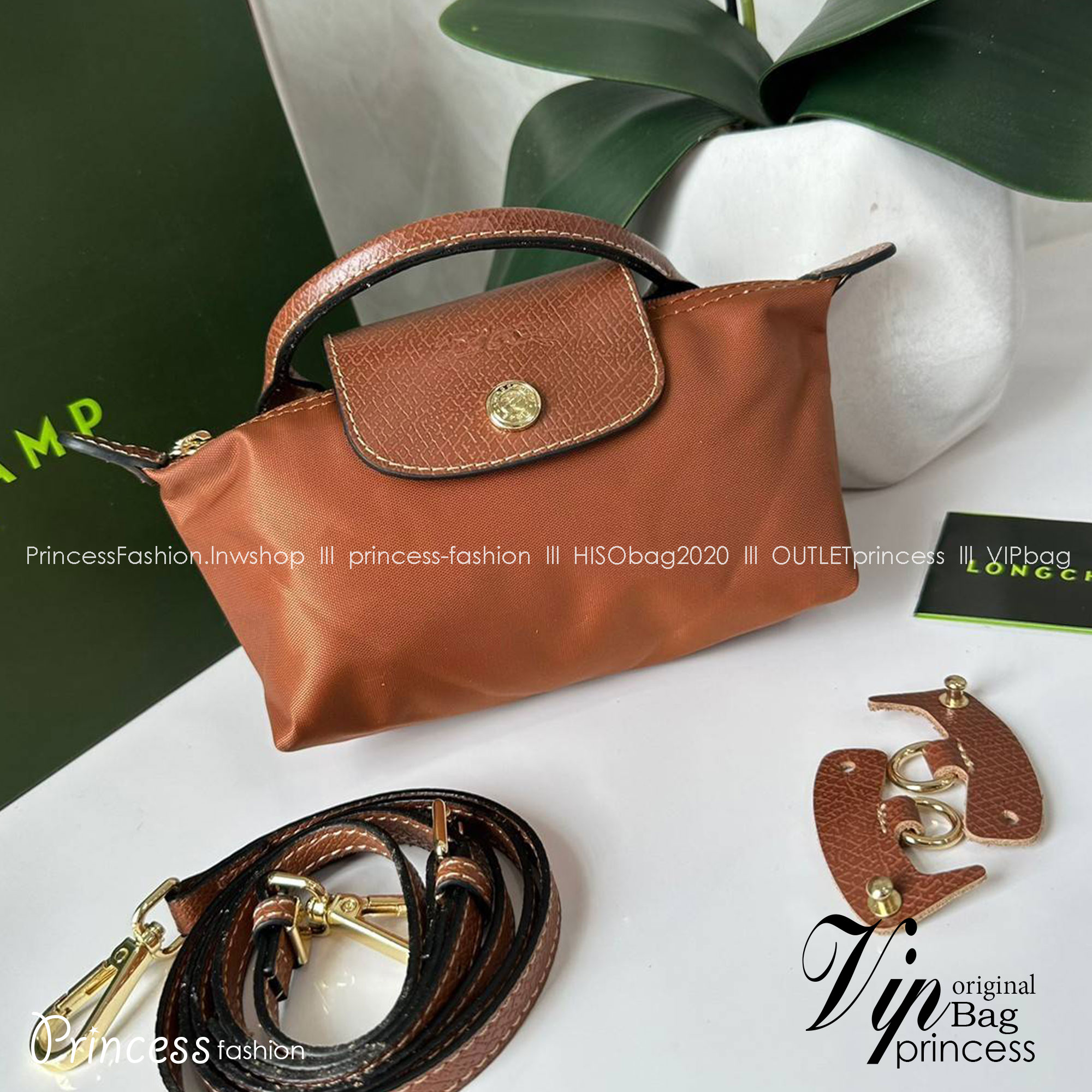 LONGCHAMP LE PLIAGE ORIGINAL Pouch with handle กระเป๋าใบเล็กขนาดกระทัดเหมาะกับใส่ของจำเป็นจุกจิก กันน้ำได้ พร้อมส่ง