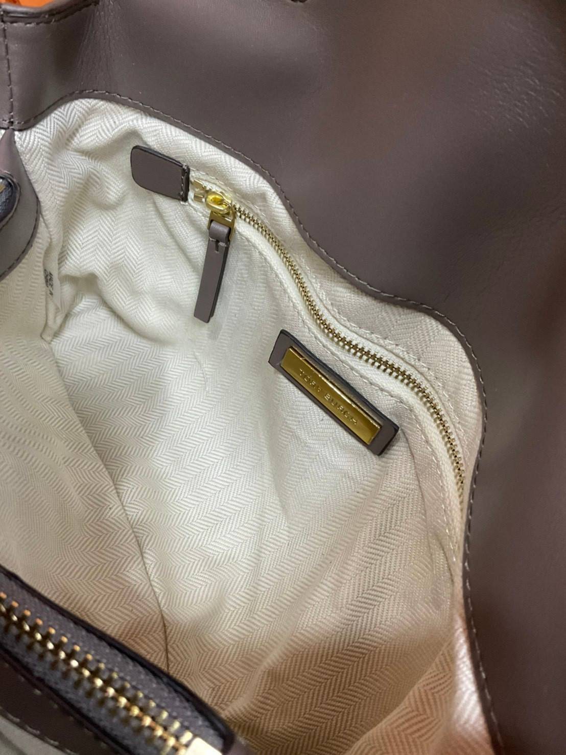 ของแท้ 💯% 】TORY BURCH KIRA CHEVRON CONVERTIBLE SHOULDER BAG รุ่น 58465 กระเป๋าสะพายไหล่ และ Crossbody วัสดุหนังแท้ สวยหรูดูแพง หนังสวย หนังหอม ผิวสัมผัสนุ่มมือมากๆ