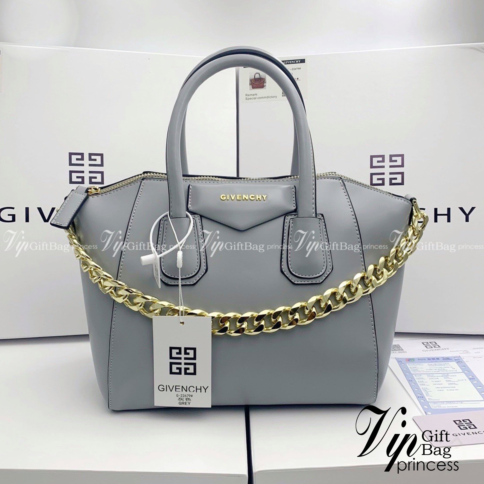 GIVENCHY Antigona Chain Small leather tote bag 10" กระเป๋าสะพายทรงหมอน งานซิปบน หนังเรียบ อะไหล่ทอง กระเป๋าสุดคลาสสิก ใบเดียวก็เอาอยู่ Day to Night Bag เข้าได้กับลุค Smart Casual