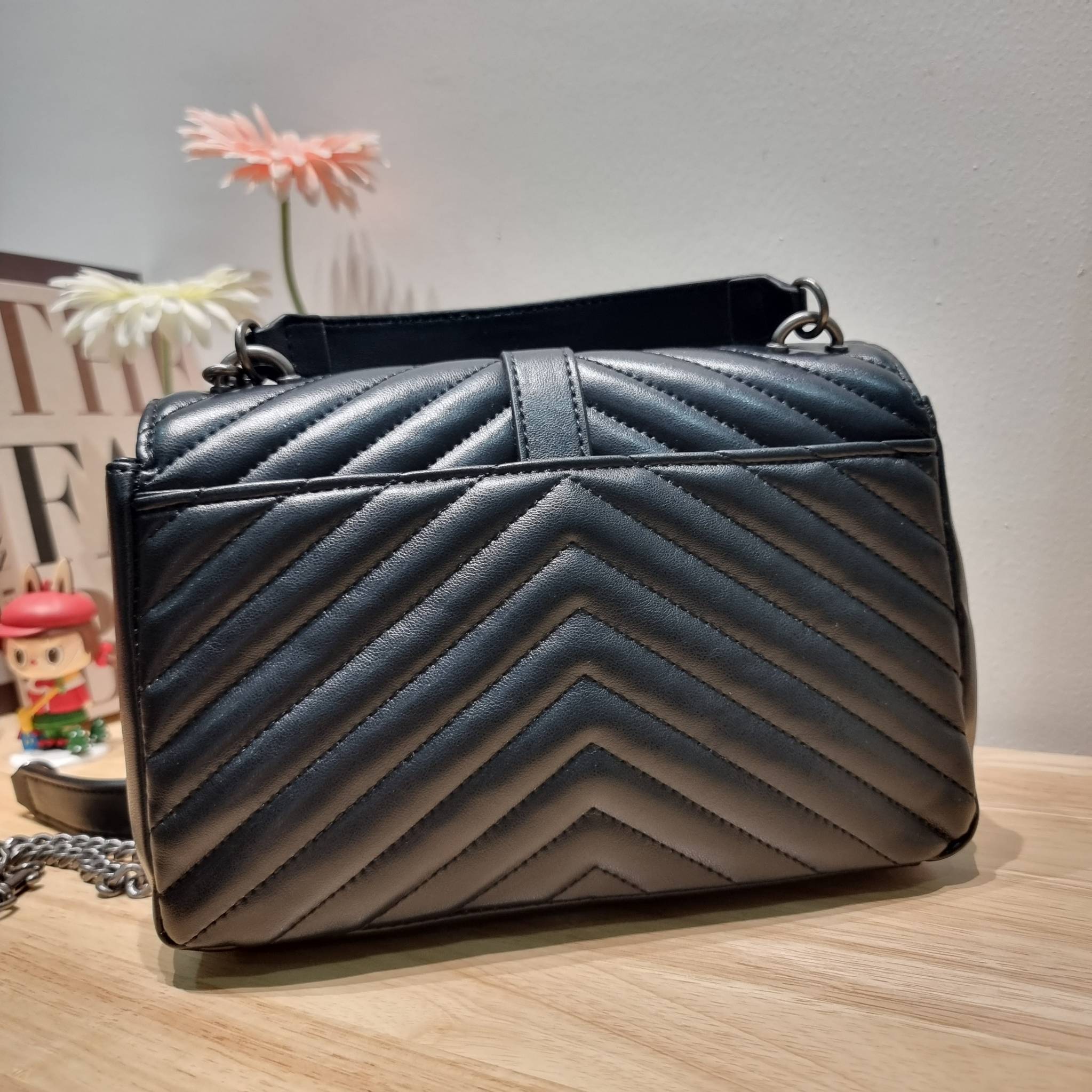 YSL College Medium Bag / Yves Saint laurent crossbody boutique กระเป๋าสะพายไหล่ ดีไซน์ทรงสวยหรู พิเศษ แถมฟรี พวงกุญแจห้อยเอกลักษณ์แบรนด์