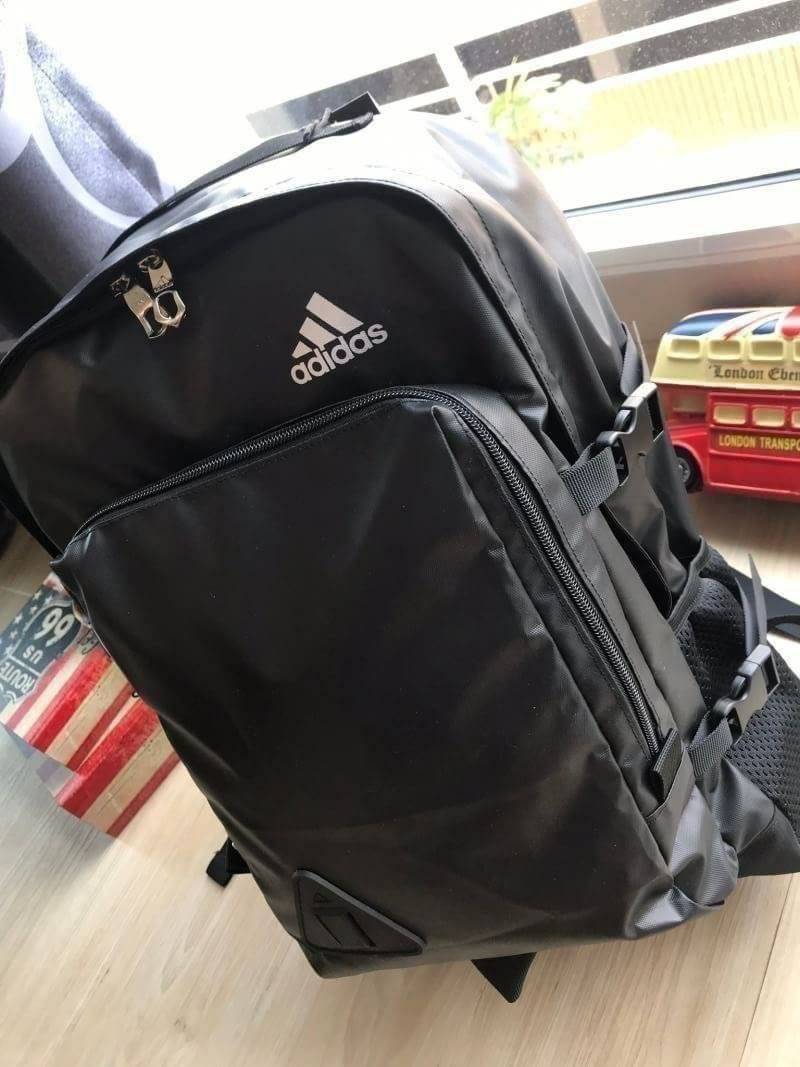 Adidas Adidas BTS BP1 [AZ8644] Backpack Black กระเป๋าเป้สะพายหลัง รูปทรงคลาสสิคคลาสสิกเรียบง่ายในแบบอาดิดาส รองรับทุกการใช้งานที่คต้องการ กระเป๋าสะพายหลังใบนี้ผลิตจากโพลีเอสเตอร์เบาและกันน้ำ ออกแบบให้จุได้เยอะและเก็บทรงไม่ให้ดูเทอะทะ ไม่ว่าจะเป็นหนังสือหร