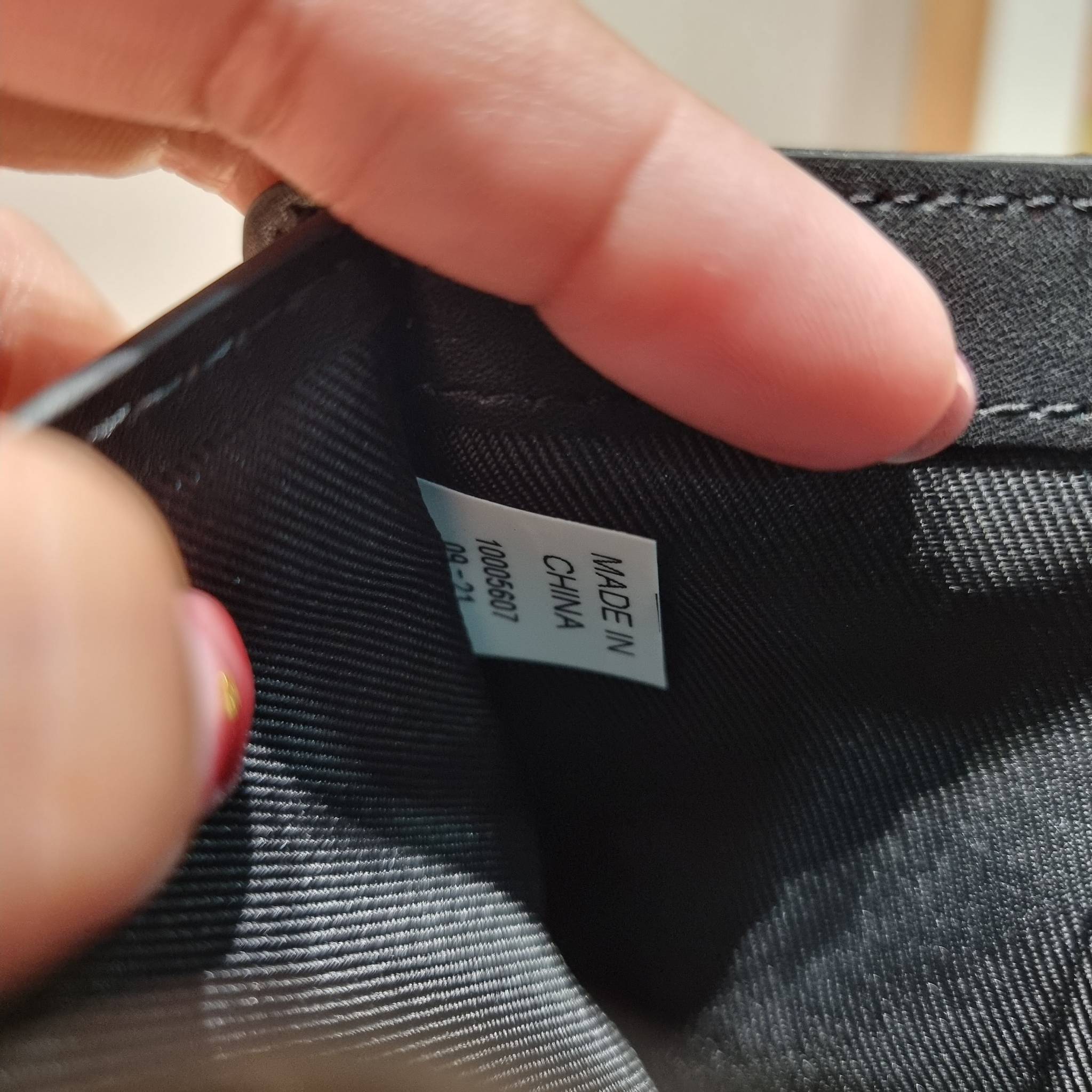 TORY BURCH KIRA CHEVRON MEDIUM SLIM WALLET กระเป๋าสตางค์ใบกลางรุ่นบาง ไม่กินพื้นที่กระเป๋า ดีไซน์เรียบหรู