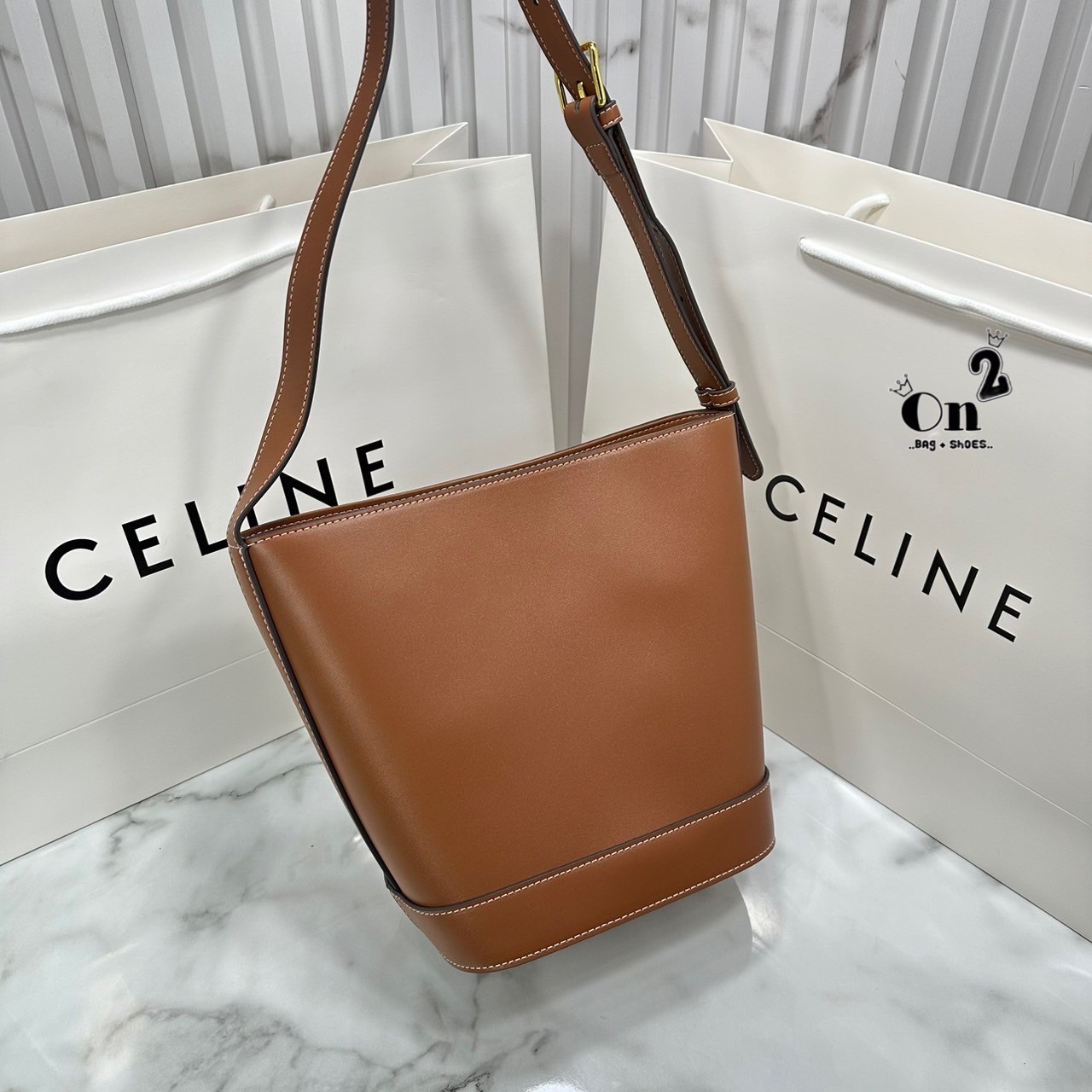 CELINE Bucket Cuir Triomphe Bag กระเป๋าสะพายทรงถัง ใช้งานง่ายที่สุด สายสะพายในตัว ปรับใช้ได้เลย หนังเรียบหรู 🧡 เกรดท็อปไฮเอน ใช้งานต่างประเทศได้