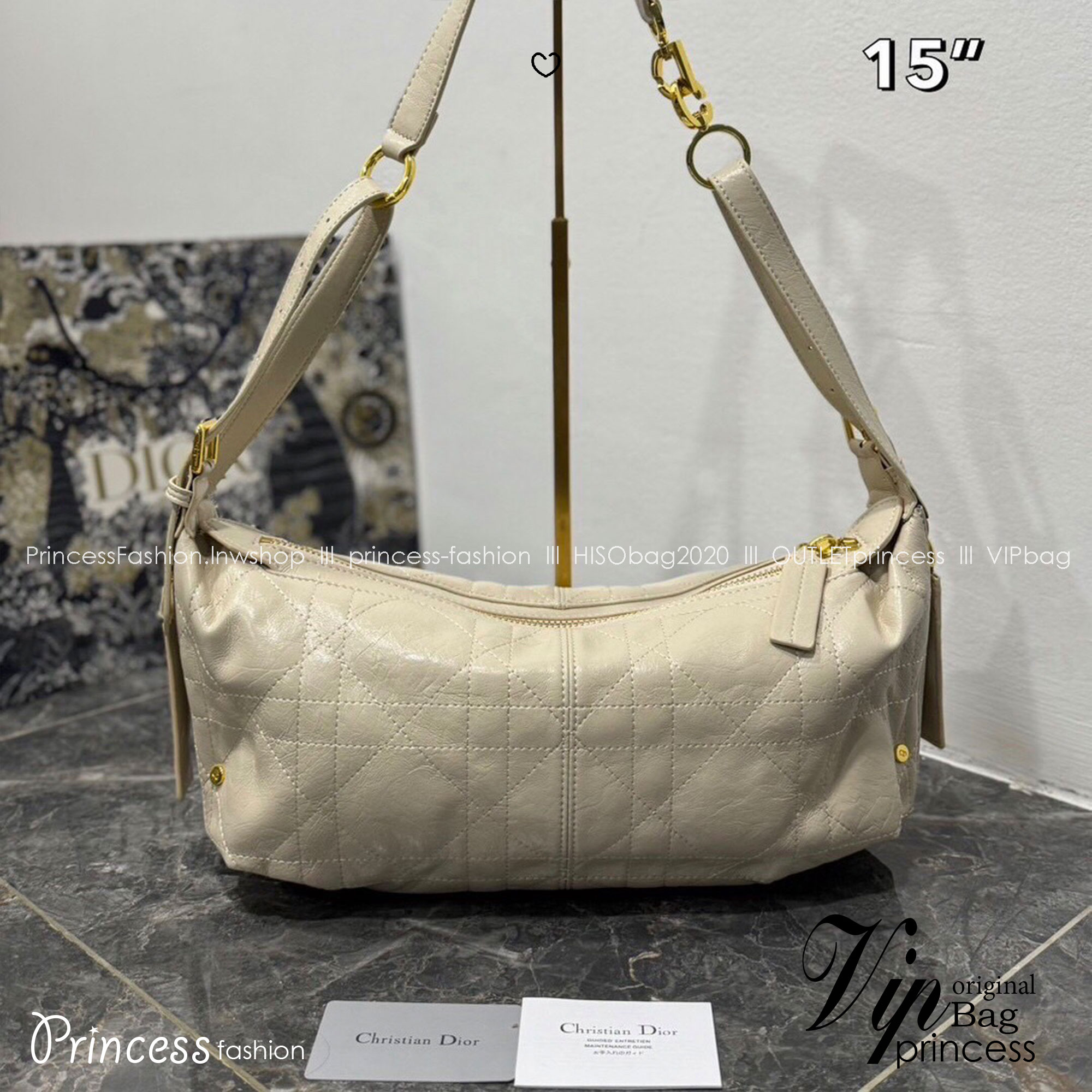 Dior Medium D-Journey Bag 35cm กระเป๋าสะพายนิยามใหม่ดีไซน์ทันสมัย โดดเด่นด้วยรูปทรงโฮโบที่มาพร้อมกับดีไซน์ที่นุ่มนวลและทันสมัย ดีเทลดูดีมีกิมมิคในตัว ภายในโล่งกว้าง