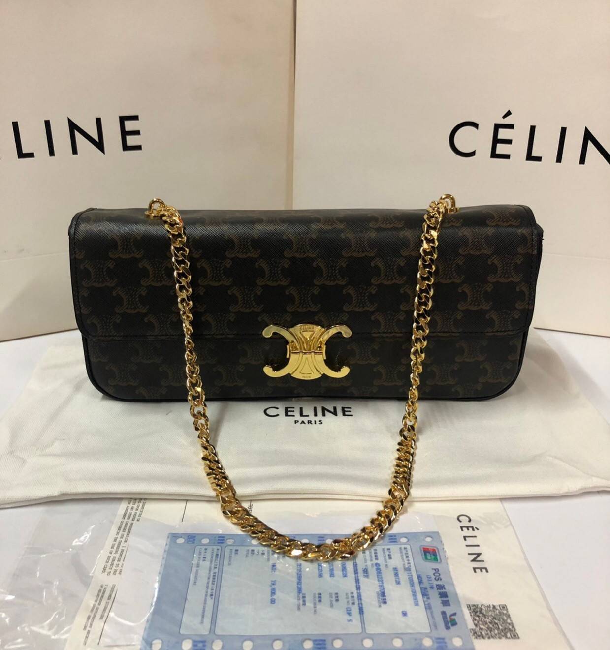 หนังแท้ CELINE TRIOMPHE CHAIN SHOULDER BAG INTRODUCING THE NEW CELINE BAG / CELINE CHAIN BAG TRIOMPHE IN SHINY CALFSKIN CELINE WOMEN WINTER 21 ก็ปังๆ ยาวๆ ไปเลยสิค่ะ งานหนังแท้ทั้งใบสวยหรู สวยมากกก เก๋มาก ต้องมีแล้วค่าา แบบใหม่ล่าสุด งานพึ่งเข้ามาน้อยน้าา