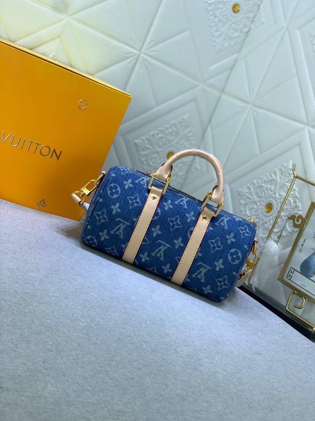 LV Keepall Bandouliere 25 Monogram Denim Canvas กระเป๋าสะพายใบเล็กเดนิมสุดเท่สายสปอร์ต เกรดออริ 1:1 ใช้งานต่างประเทศได้