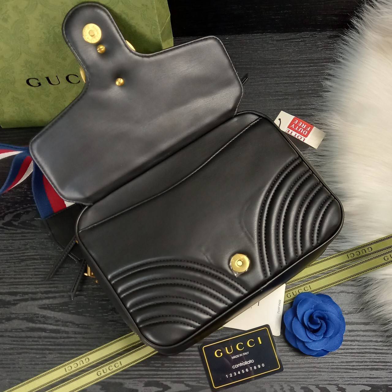 VIP GUCCI GG MARMONT TOP HANDLE SHOULDER BAG / BOLSA GG MATELASSE กระเป๋าถือ กระเป๋าสะพาย คอลเลคชั่นสุดหรู มาพร้อมสายสปอร์ตสะพายยาว สามารถปรับระดับได้ ถอดได้ เป็นอีกรุ่นที่โดดเด่นมากๆ การใช้งานคล้องตัวสุดๆ โดดเด่นด้วยโลโก้ GG ขนาดใหญ่เป็นเอกลักษณ์