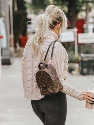 LV Backpack Size Mini | สายสะพายเล็ก ถอดได้ LV palm springs New in!! เข้าแล้วกับไอเท็มยอดฮิต หรูหราพร้อม box set สุดสวย ที่สุดของความคุ้มค่า LV palm springs กระเป๋าแบ็คแพ็ค มาให้เลือก 2 ไซส์ ขายดี วัสดุหนังแคนวาสคุณภาพดี มีช่องซิปแบ่งสัดส่วน ใบเล็กสายวะพา