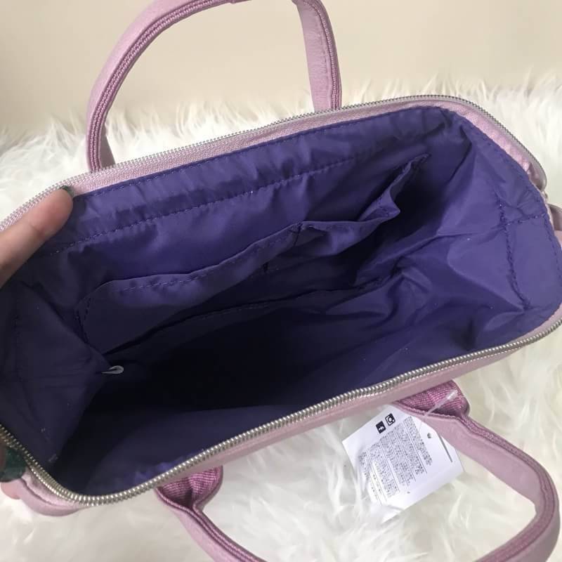 มาใหม่ชนช็อป Anello Boston Bag PU 2 way รุ่นสุดฮิตแห่งปี Anello Boston Bag ใหม่ล่าสุด รุ่น PU หนังนิ่มสวย ทรงนี้ฮิตอยู่แล้ว พอมีรุ่นหนังออกมา ก็ยิ่งขายดีมากๆค่ะ รูปทรงสี่เหลี่ยม ใบขนาดกลางกำลังดี มาพร้อมสายสะพายยาวที่ปรับระดับได้ free หนังสวยมากๆ น้ำหนักเ