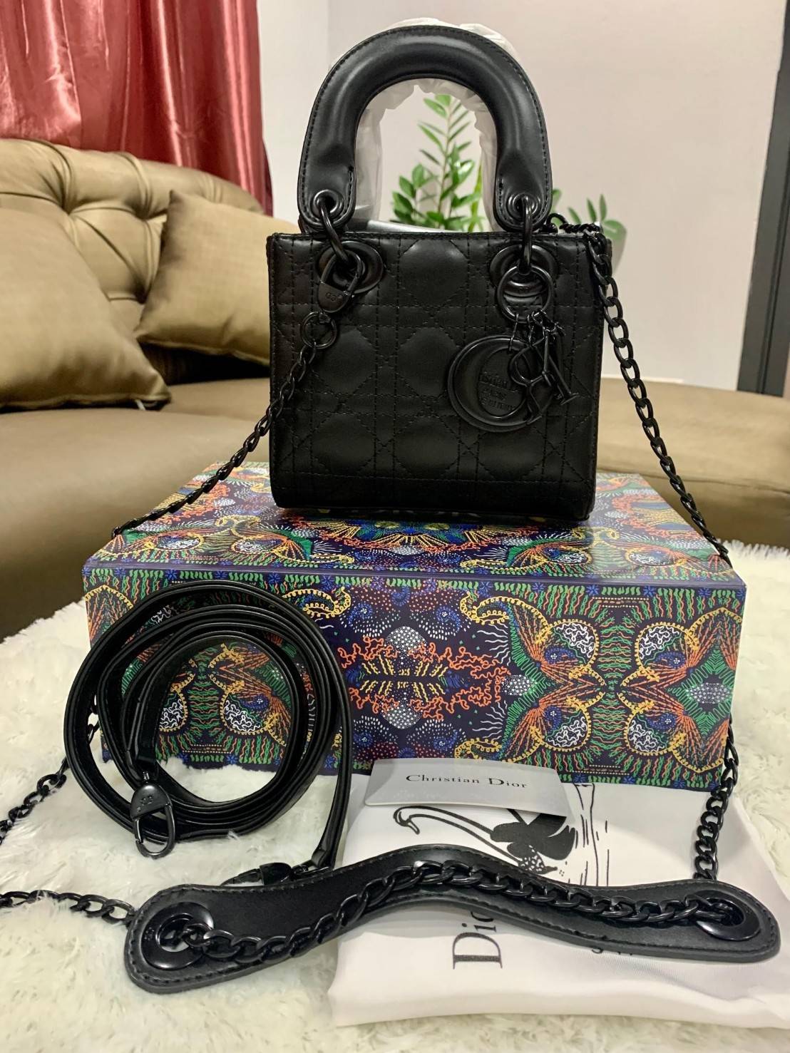 VIP 】MICRO LADY DIOR BAG Cloud ฺBlack & Pink My ABC Cannage Lambskin : VIP GIFT WITH PURCHASE (GWP) พรีเมี่ยมกิ้ฟ Limited Edition จาก DIOR DUTYFREE COUNTER ความสง่างามอีกหนึ่งรุ่นของ Dior รูปทรงสีเหลียม ขนาดกระทัดรัด อะไหล่เข้ากับสีกระเป๋า ตั้งอยู่ทรง ฐาน