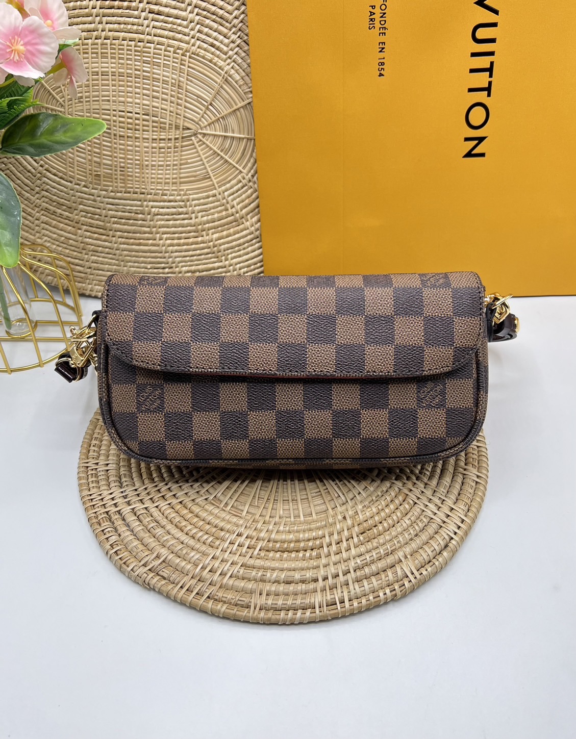 LV Wallet on Chain Ivy / LV IVY BAG กระเป๋าสะพายรุ่นยอดนิยม ใช้งานได้ทั้งธีมกลางวันและกลางคืน สวยหรู ดูแพงที่ถูกต้องมาก เกรดออริ 1:1 ใช้งานต่างประเทศได้