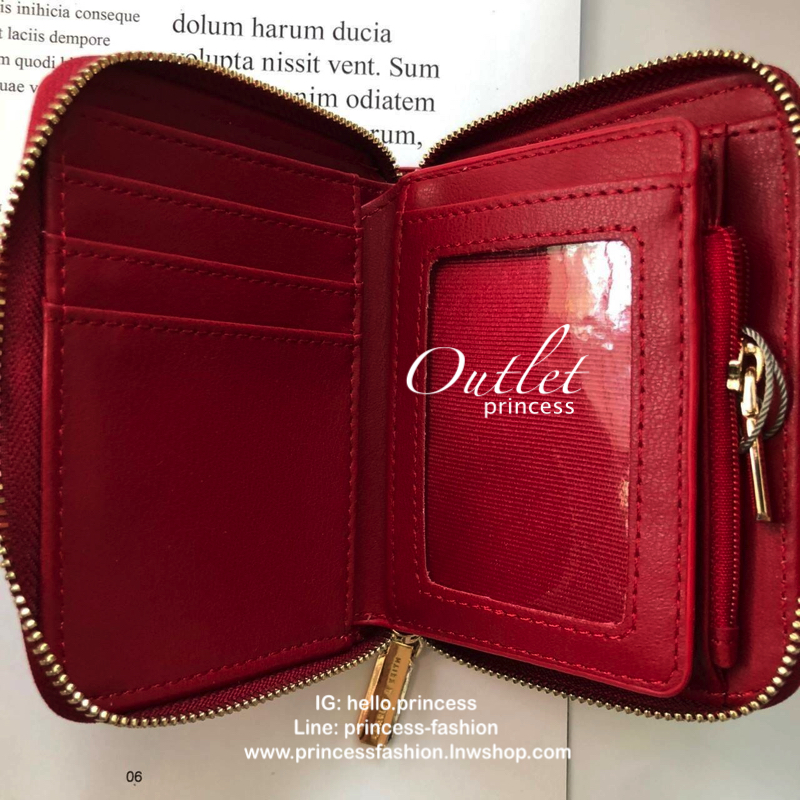 กระเป๋าสตางค์ใบสั้น CHARLES & KEITH เปิด - ปิดกระเป๋าด้วยซิปรอบ ด้านในมีช่องใส่บัตร ช่องใส่ธนบัตร ช่องใส่รูป และช่องซิปค่ะ