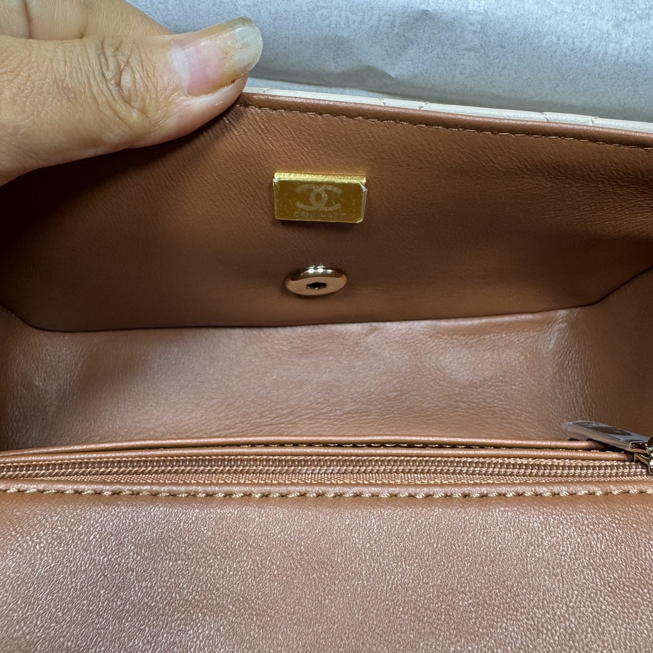 ORI | หนังแท้ Chanel Mini Classic Handbag With Top Handle กระเป๋าสะพายรุ่นคลาสสิกพร้อมหูจับถนัดมือ สวยเรียบหรู 🤍 สินค้าเกรดออริจินอล เทียบแท้