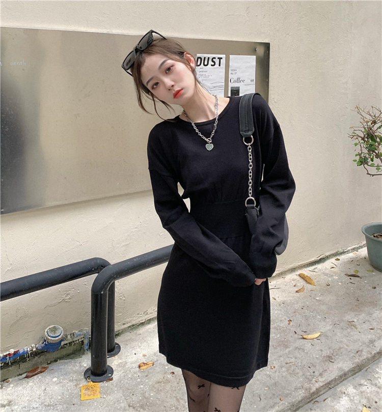 พร้อมส่ง 🕯🧈 Simma dress เดรสแขนยาวตัวสั้นผ้าไหมพรม (36321)