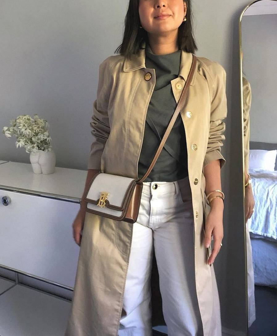 BURBERRY FRAGRANCES CROSSBODY BAG VIP GIFT WITH PURCHASE (GWP) พรีเมี่ยมกิ๊ฟ Limited Edition จากน้ำหอม BURBERRY วัสดุ Canvas & Leather ทรงเหลี่ยมสวยหรูอยู่ทรงมีโลโก้แบรนด์ด้านหน้า