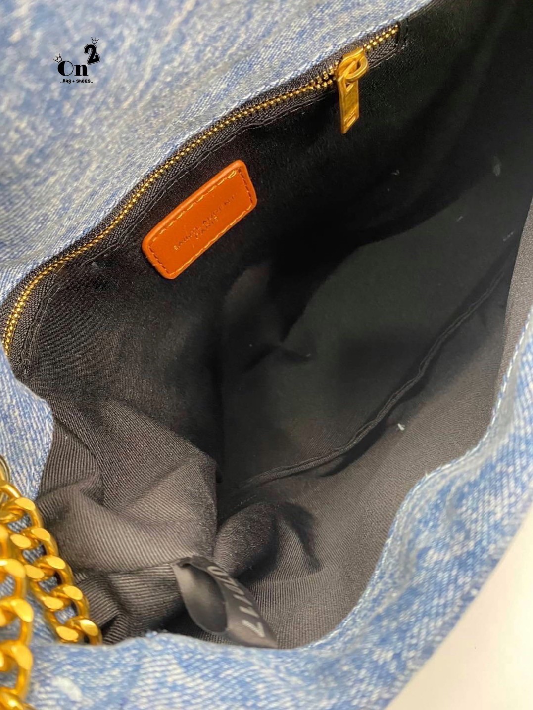 YSL SAINT LAURENT Loulou Danim Shoulder Bagblue bag กระเป๋าสะพายผ้ายีนส์เดนิมควิลท์ อะไหล่ทอง สีตัดกันสวยมากค่ะ รอบนี้มา 2สี โทนยีนส์ดำ และฟ้า สวยเท่ๆ ไปเลยค่า งานดูดีมีระดับ ชนช็อป ปั้มทุกจุดเป๊ะมากก สายสามารถดึงสั้นยาวได้ค่ะ