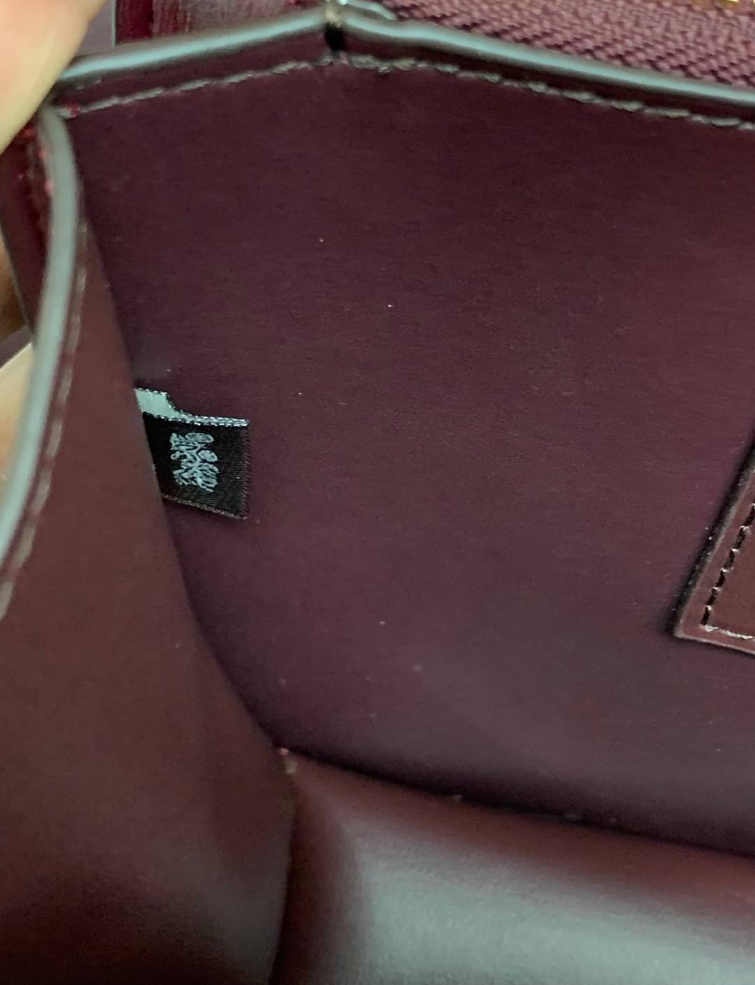 COACH ALIE SHOULDER BAG IN SIGNATURE JACQUARD WITH SNAKESKIN DETAIL ((4615)) 🔺ยังไม่เข้าไทยค่ะ ได้ไปไม่ผิดหวังแน่นอนค่ะ! พร้อมส่ง! กระเป๋าสะพายข้างหรือสามารถทบสายกันเพื่อคล้องไหล่ได้ค่ะ วัสดุ Jacquard+หนังแท้ หนังนิ่มสวยงามมากๆค่ะ ด้านหน้าเป็นแผ่น