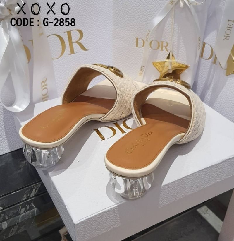 Christian Dior รองเท้างานสวมคาดเชือกถัก วางอะไหล่ CD ส้นแก้วใส ใส่สบาย น้ำหนักเบา ใส่ชิลๆ ได้ทั้งวันเลยค่ะ สวยหรูละมุนที่สุด มีจำกัดนะคะ