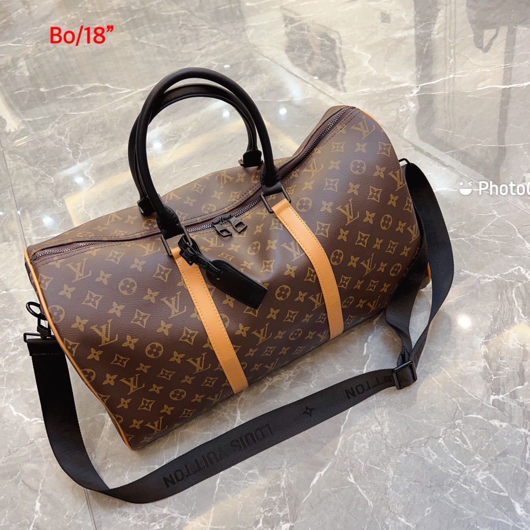 LV KEEPALL BANDOULIERE 45 Monogram / LV Travel Bag กระเป๋าเดินทางสุดคลาสสิค ทึ่ใครๆก็เฝ้ารอ ไอเท็มที่จะทำให้การเดินทางไม่ธรรมดาอีกต่อไป ด้วยดีเทลความเป็นเอกลักษณ์ เรียบแต่หรู
