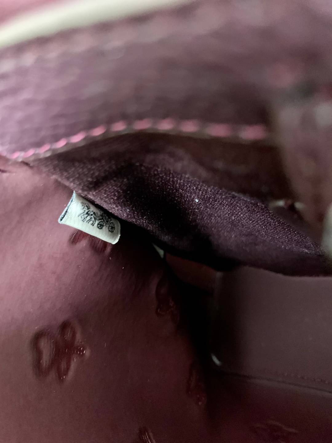 COACH SMALL TOWN BUCKET BAG WITH HEART FLORAL PRINT ((C2811)) 💐พร้อมส่งสินค้าห้ามพลาดค่ะ! กระเป๋าหิ้ว//คล้องไหล่//สะพายครอสบอดี้ร์ได้ ใบเดียวเอาอยู่จร้า😘 หนังแท้โดดเด่นด้วยดอกหัวใจนูนสลับวิ้งๆ ได้สวยงามน่ารักมากๆค่ะ