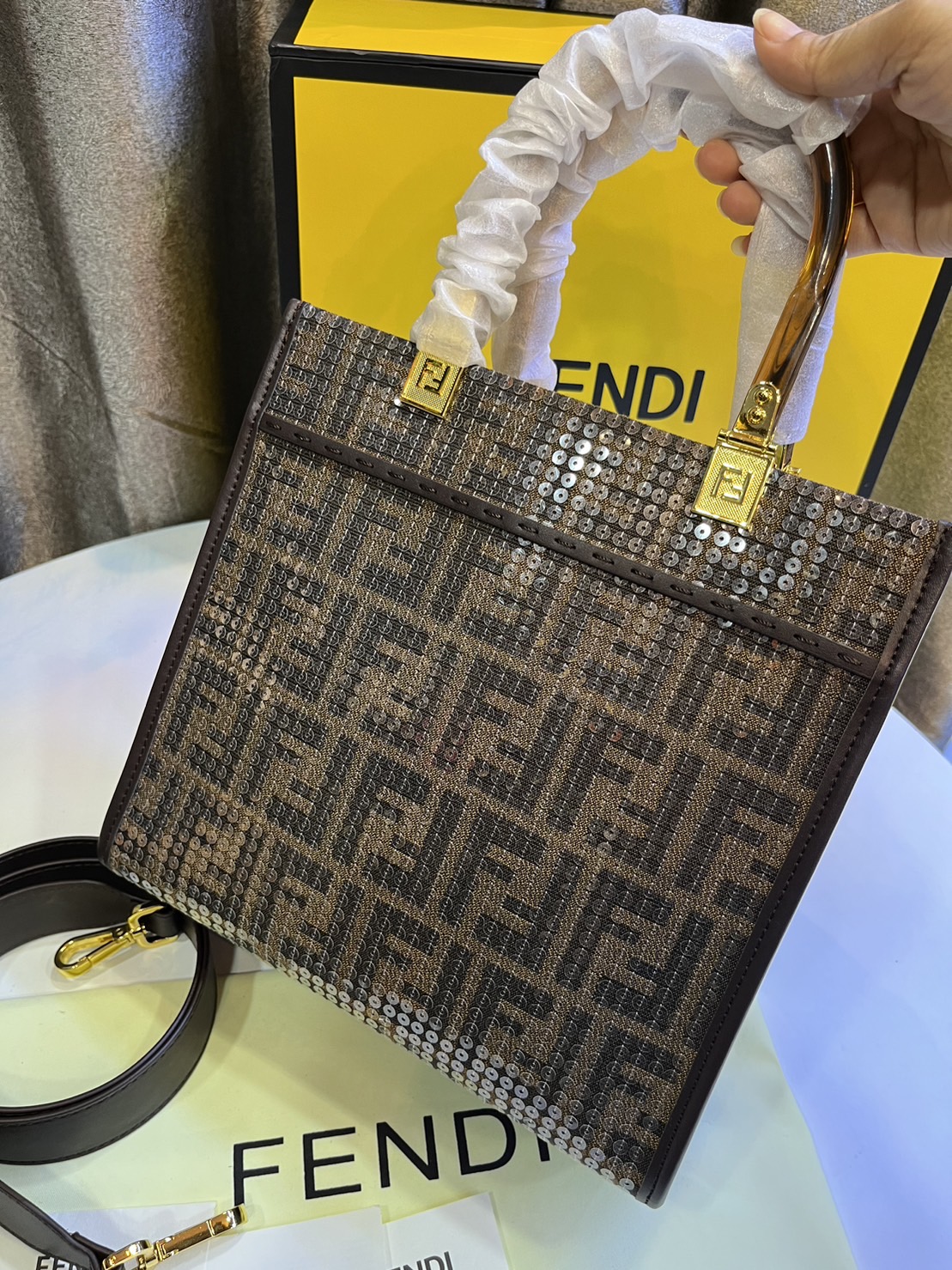 FENDI Sunshine jacquard FF sequins shopper / Fendi Tote bag 25cm พร้อมส่ง กระเป๋าสะพายทรงโท้ท ปักเลื่อมแวววาว รุ่นใหม่ สวยหรู **สินค้าเกรดออริจินอล 1:1 สลับแท้